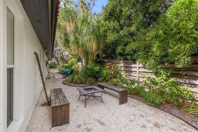 1868 RIVIERA CIRCLE, Sarasota, FL 34232