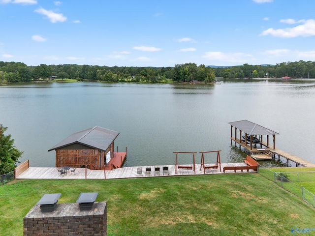 2110 Cove Circle N, Hokes Bluff, AL 35903