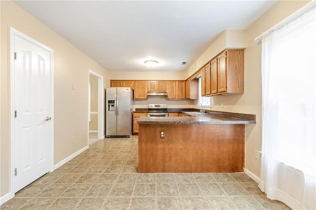 892 Little Dean CIR, Newport News, VA 23608