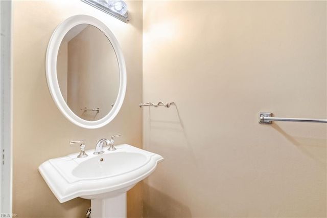 892 Little Dean CIR, Newport News, VA 23608