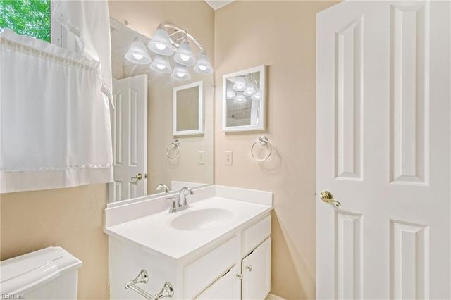 892 Little Dean CIR, Newport News, VA 23608