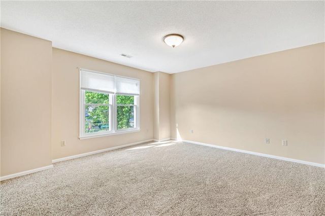 892 Little Dean CIR, Newport News, VA 23608