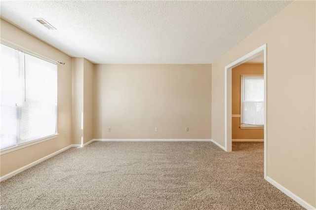 892 Little Dean CIR, Newport News, VA 23608