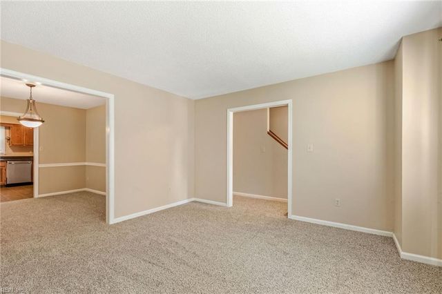 892 Little Dean CIR, Newport News, VA 23608