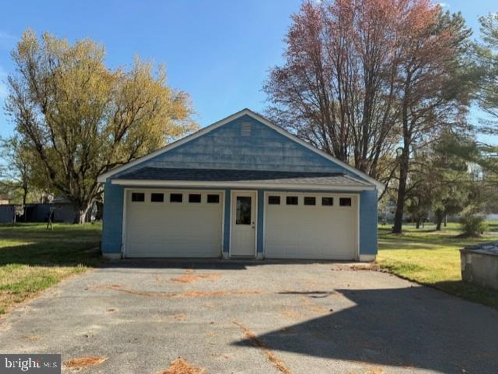42 WOODLAND AVE, Ocean View, DE 19970