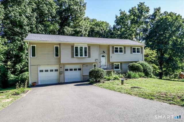 28 Deepwood Drive, Bethel, CT 06801