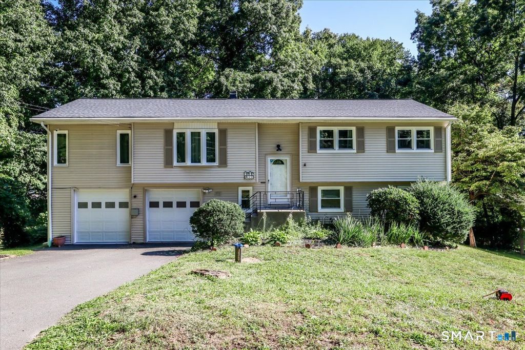 28 Deepwood Drive, Bethel, CT 06801