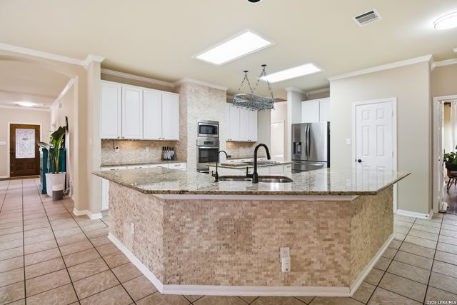 9902 Alms Park Dr, San Antonio, TX 78250