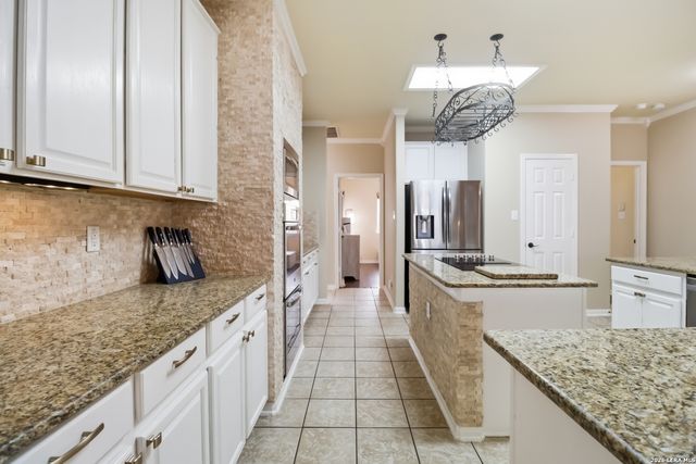 9902 Alms Park Dr, San Antonio, TX 78250