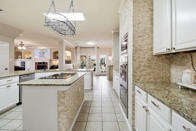 9902 Alms Park Dr, San Antonio, TX 78250