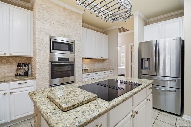 9902 Alms Park Dr, San Antonio, TX 78250