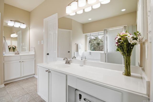 9902 Alms Park Dr, San Antonio, TX 78250