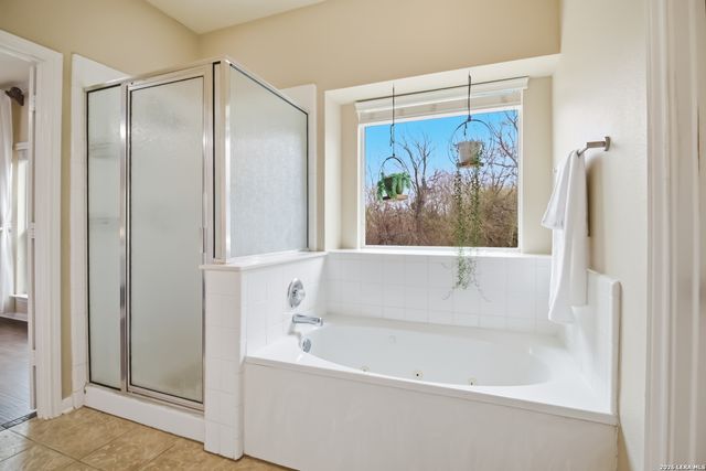 9902 Alms Park Dr, San Antonio, TX 78250