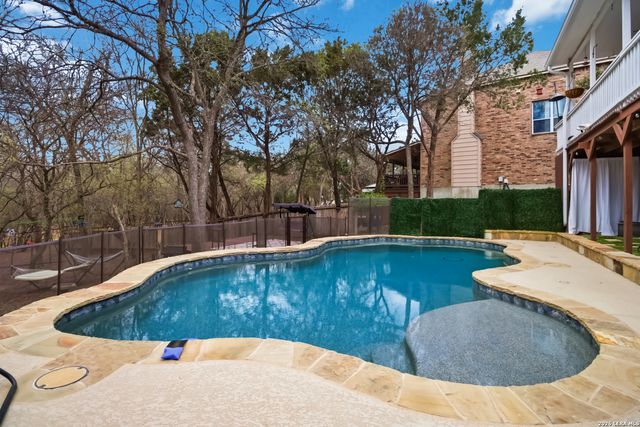 9902 Alms Park Dr, San Antonio, TX 78250