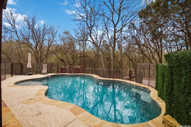 9902 Alms Park Dr, San Antonio, TX 78250