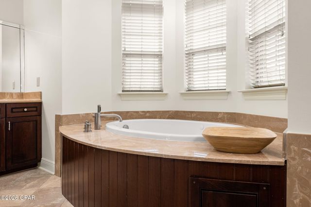 140 Cottonwood Circle, Lynn Haven, FL 32444