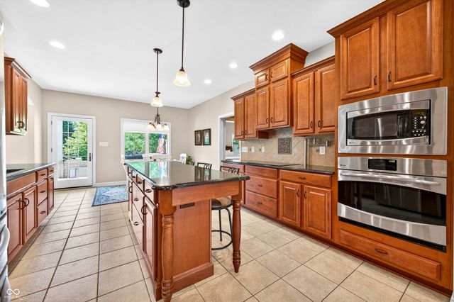 4685 Waters Edge Way, Greenwood, IN 46143