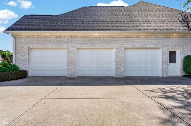 4685 Waters Edge Way, Greenwood, IN 46143
