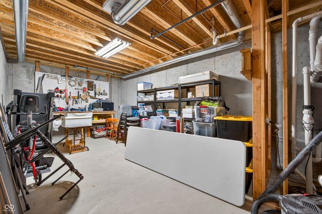 4685 Waters Edge Way, Greenwood, IN 46143