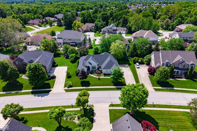 4685 Waters Edge Way, Greenwood, IN 46143