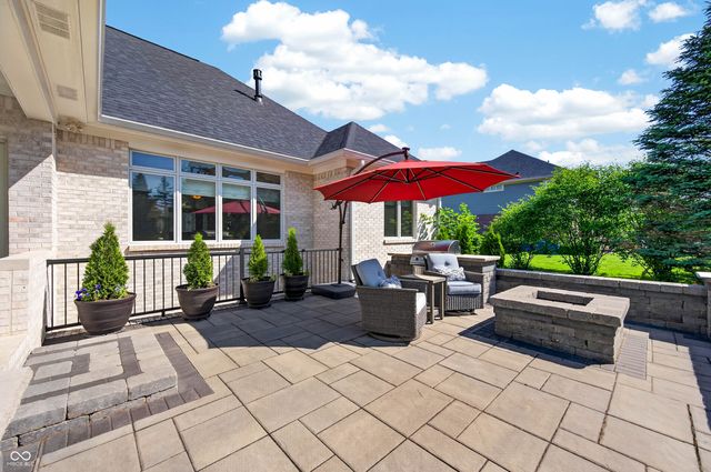 4685 Waters Edge Way, Greenwood, IN 46143