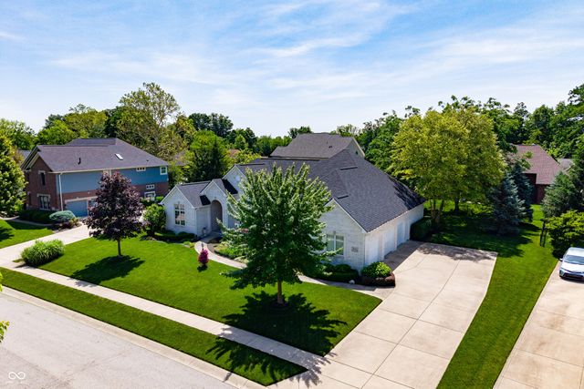 4685 Waters Edge Way, Greenwood, IN 46143