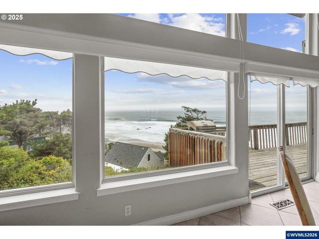 2325 SW Bard Loop Lp, Lincoln City, OR 97367