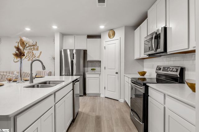 1015 Minocqua Road, Spartanburg, SC 29303