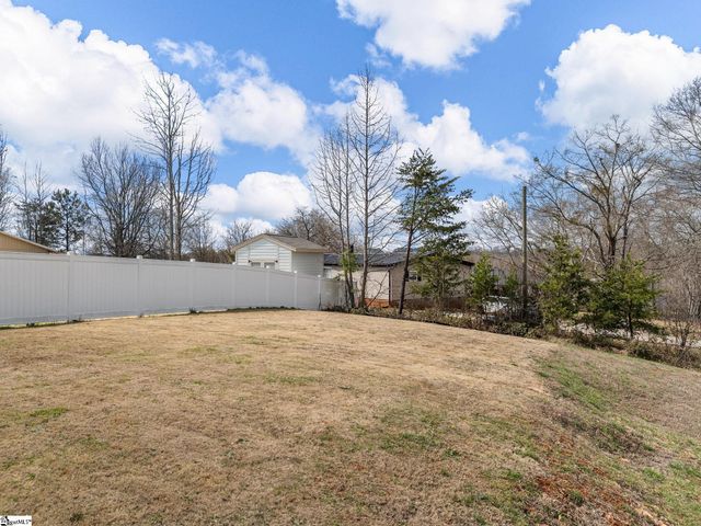 1015 Minocqua Road, Spartanburg, SC 29303