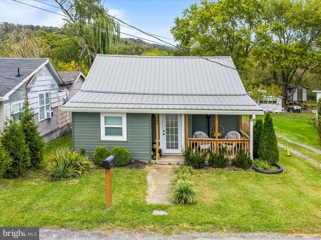 503 HAMMOND ST, Great Cacapon, WV 25422