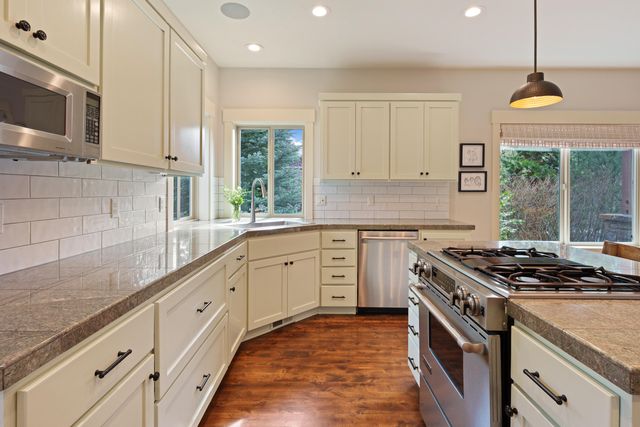 61461 Linton Loop, Bend, OR 97702