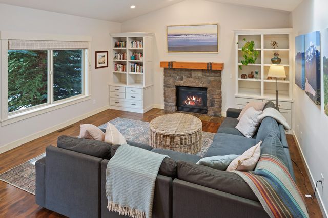 61461 Linton Loop, Bend, OR 97702