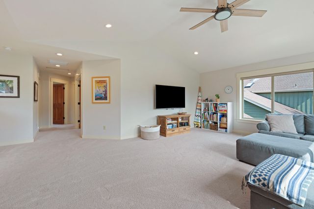 61461 Linton Loop, Bend, OR 97702