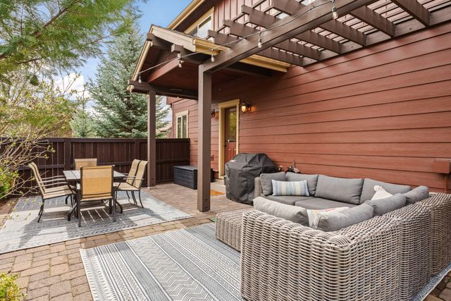 61461 Linton Loop, Bend, OR 97702