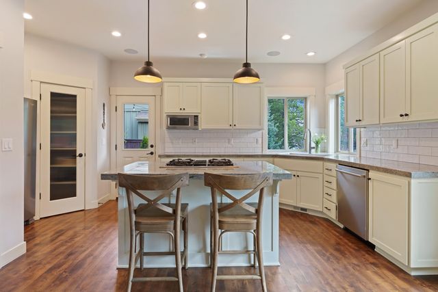 61461 Linton Loop, Bend, OR 97702