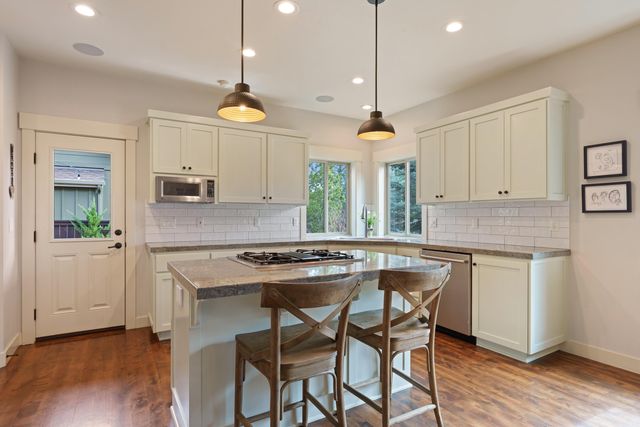 61461 Linton Loop, Bend, OR 97702