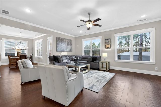 1088 Heatherland NE Drive, Marietta, GA 30066