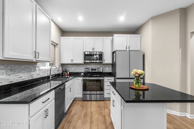 116 Strawberry Fld Dr, Mt Washington, KY 40047