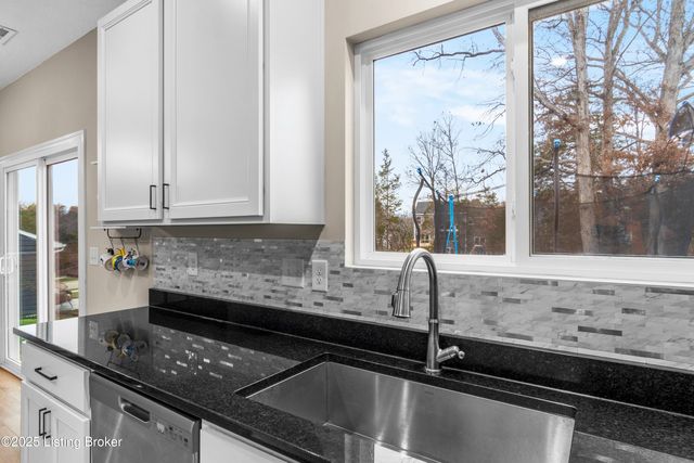 116 Strawberry Fld Dr, Mt Washington, KY 40047