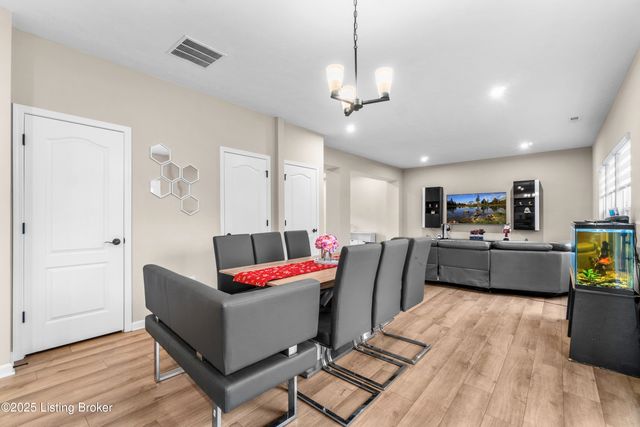 116 Strawberry Fld Dr, Mt Washington, KY 40047