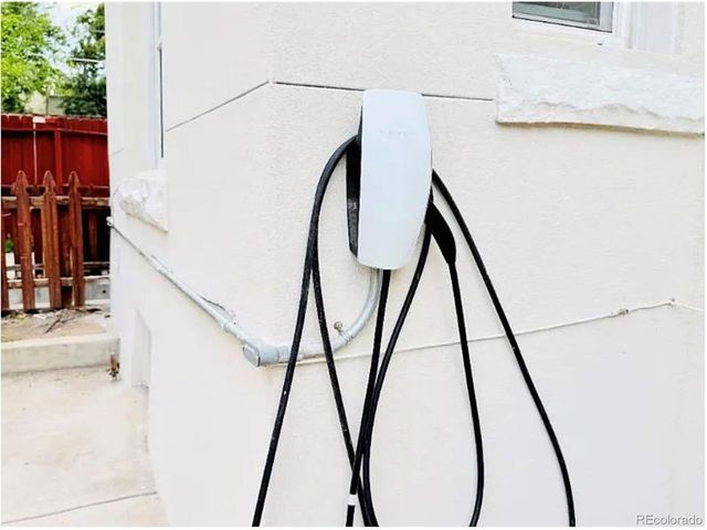 1107 N Downing St, Denver, CO 80218