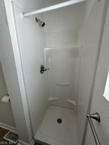 1033 E Ocean View Ave Apt 3, Norfolk, VA 23503