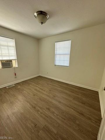 1033 E Ocean View Ave Apt 3, Norfolk, VA 23503