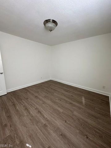 1033 E Ocean View Ave Apt 3, Norfolk, VA 23503
