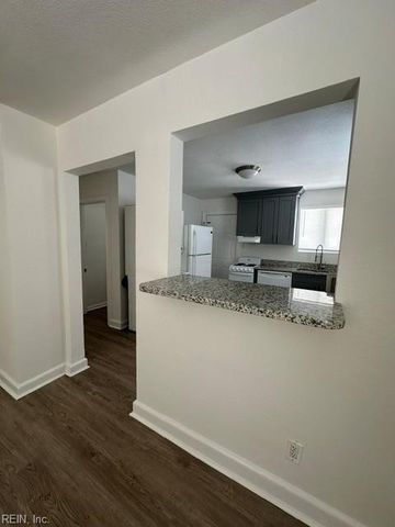 1033 E Ocean View Ave Apt 3, Norfolk, VA 23503