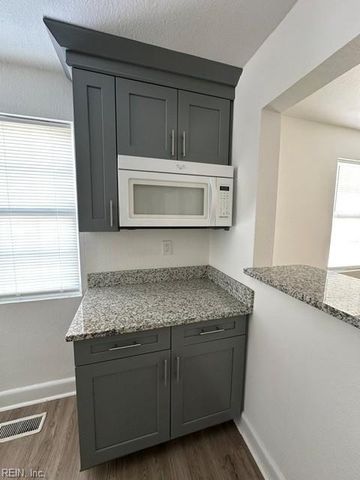 1033 E Ocean View Ave Apt 3, Norfolk, VA 23503
