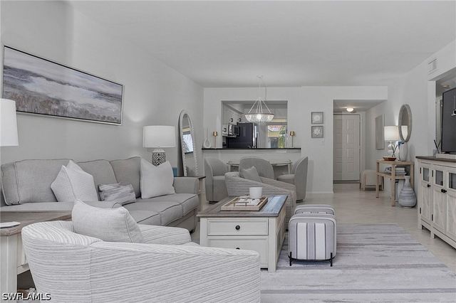 1001 Foxfire LN 307, Naples, FL 34104