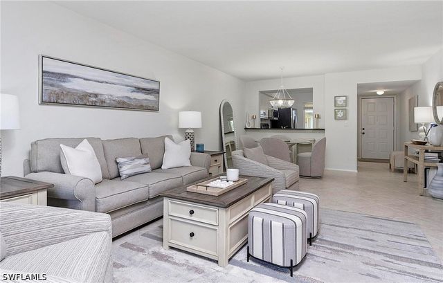 1001 Foxfire LN 307, Naples, FL 34104