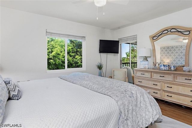 1001 Foxfire LN 307, Naples, FL 34104