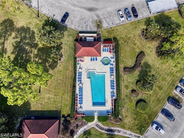 1001 Foxfire LN 307, Naples, FL 34104